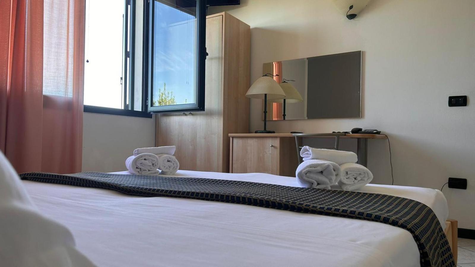 Hotel Gran Delta Di Alba-Invest Srl Rosolina Bagian luar foto