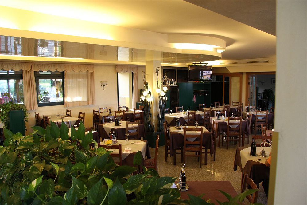 Hotel Gran Delta Di Alba-Invest Srl Rosolina Bagian luar foto